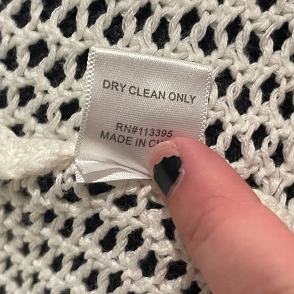 En creme white crocheted long cardigan - Picture 5 of 7